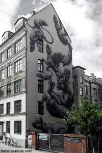 Rats Fresque Street Art de Roa sur la façade d'un immeuble de Copenhague, Danemark