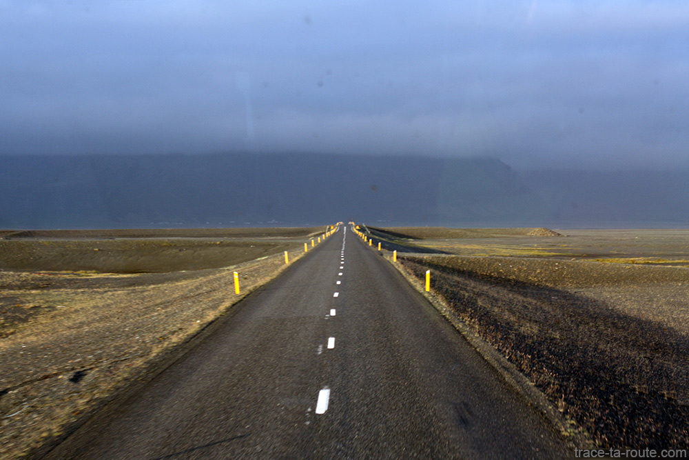 Route 1 en Islande en direction du Skaftafell Road 1 Iceland Landscape