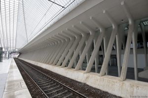 Architecture Gare des Guillemins Liège - Santiago Calatrava - quais rails train