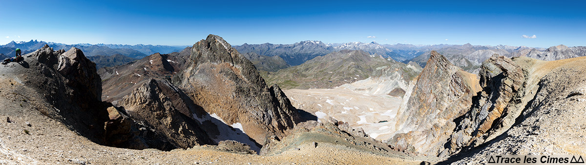 Vue au Nord au sommet du Mont Thabor : Pic du Thabor et Massif de la Vanoise