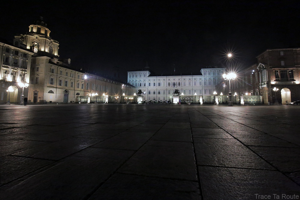 Palazzo Reale de Turin de nuit sur la Piazza Castello