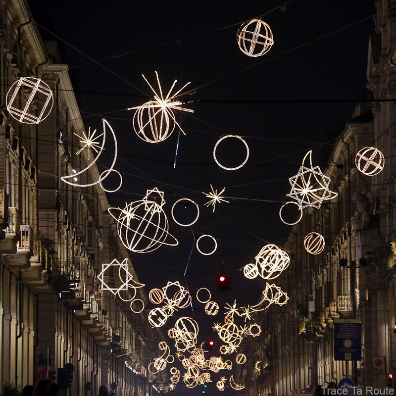 Illuminations de Noël sur la Via Po de Turin en hiver - Giulio PAOLINI - Palomar (1998) Luci d'Artista
