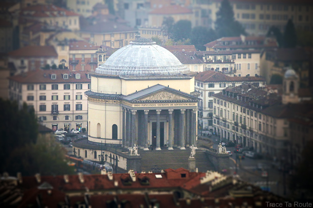 Église Chiesa della Gran Madre de Dio à Turin vue depuis la terrasse du la Mole Antonelliana