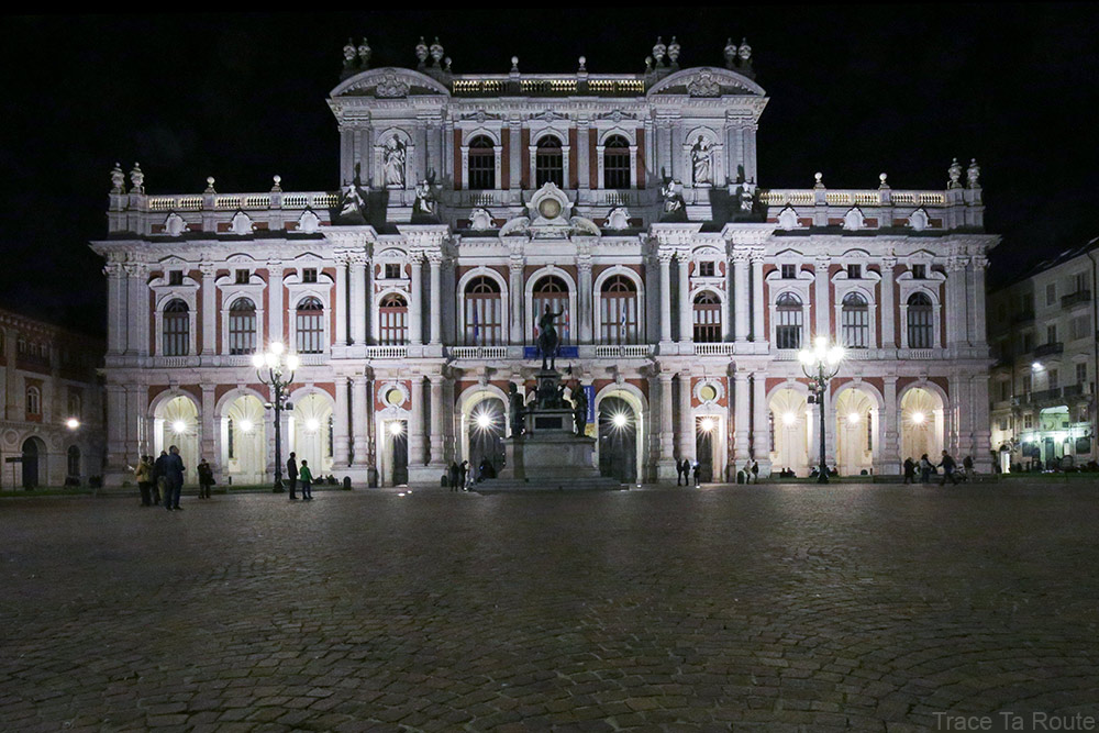 Palazzo Carignano Museo Nazionale del Risorgimento de Turin, Piazza Carlo Alberto de nuit