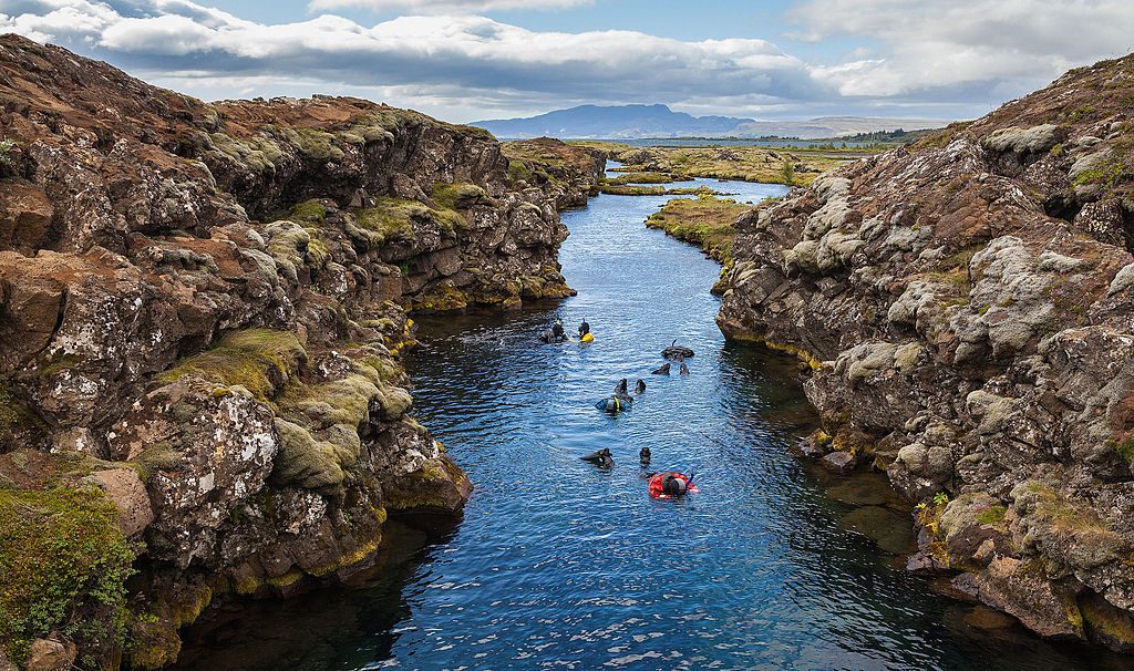 Canyon Silfra dans le Parc National de Þingvellir en Islande © Diego Delso