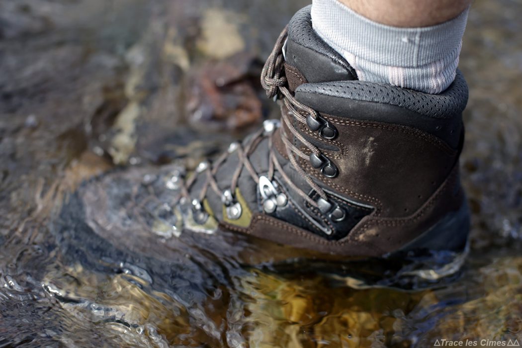 Chaussures de randonnée LOWA Ticam II GTX Test imperméabilité dans l'eau