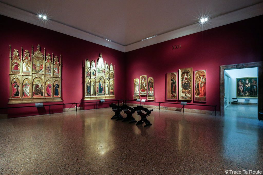 Salle exposition Musée Pinacothèque de Brera de Milan - Peintures XVe siècle CRIVELLI