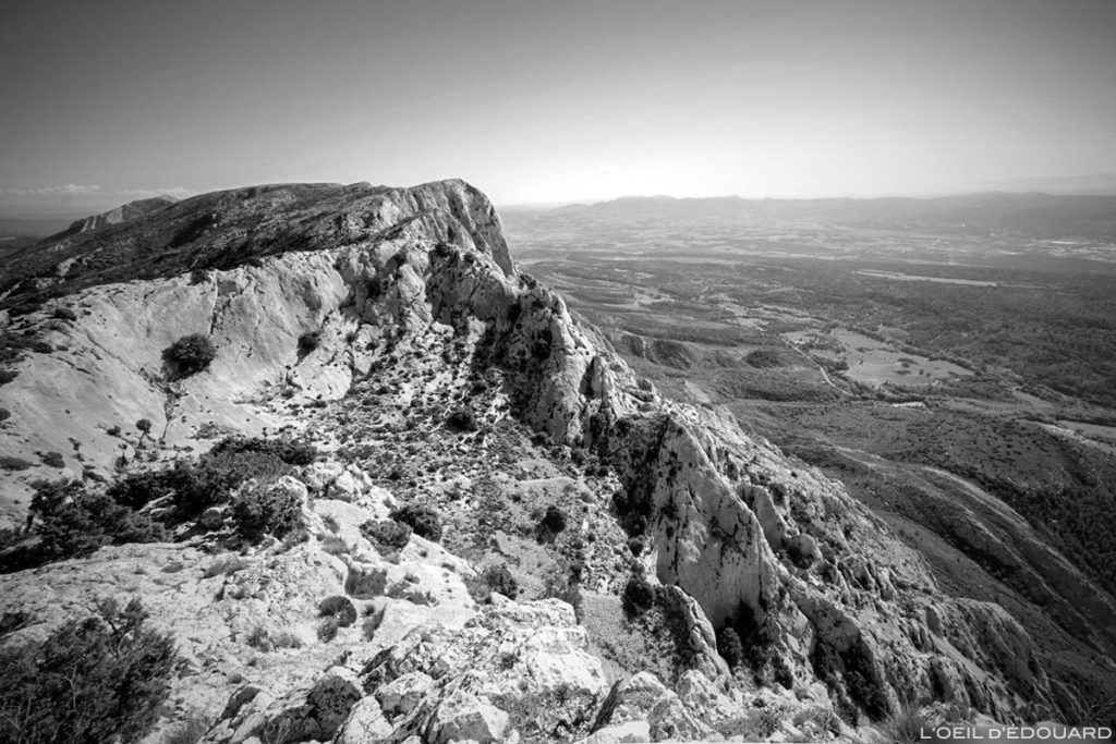 Vue depuis la Croix de Provence, sommet de la Montagne Sainte-Victoire : Le Signal