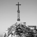 La Croix de Provence au sommet de la Montagne Sainte-Victoire Randonnée © L'Oeil d'Édouard