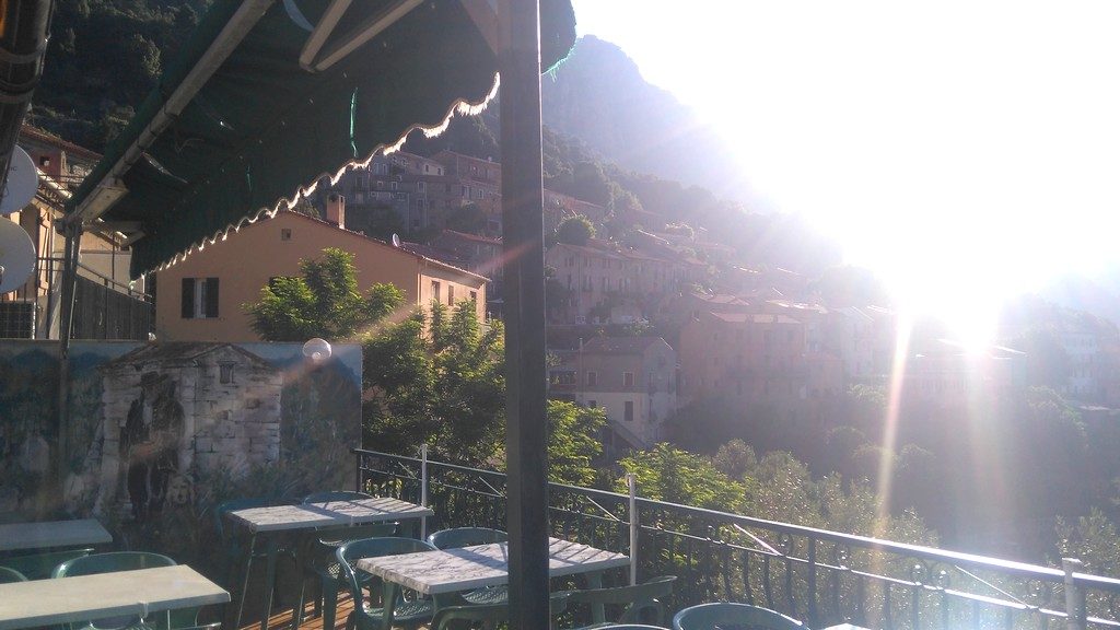 Vue depuis la Terrasse du Gîte Chez Marie à Ota, sur les chemins de Randonnée du Mare e Monti en Corse