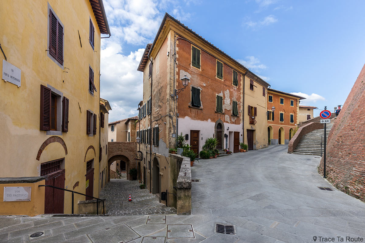 Via del Castello et ruelle via Porta Maremmana, Lari - Valdera, Toscane, Italie
