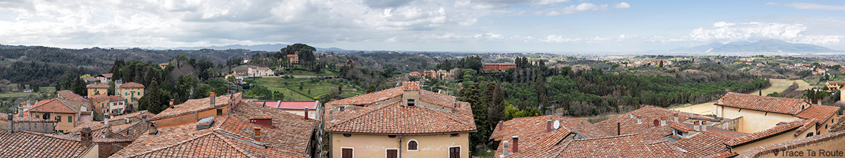 Panorama sur les collines de Toscane depuis le Château de Lari, Castello dei Vicari (Valdera, Italie)