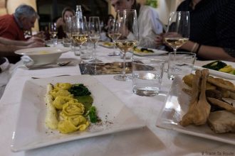 Gastronomie Toscane, Italie - Ravioli à la morue - Table restaurant La Piccola Lanterna, Pontedera (Valdera)