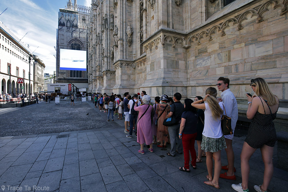 Cathédrale du Duomo de Milan - file d'attente entrée visiteurs - Duomo di Milano