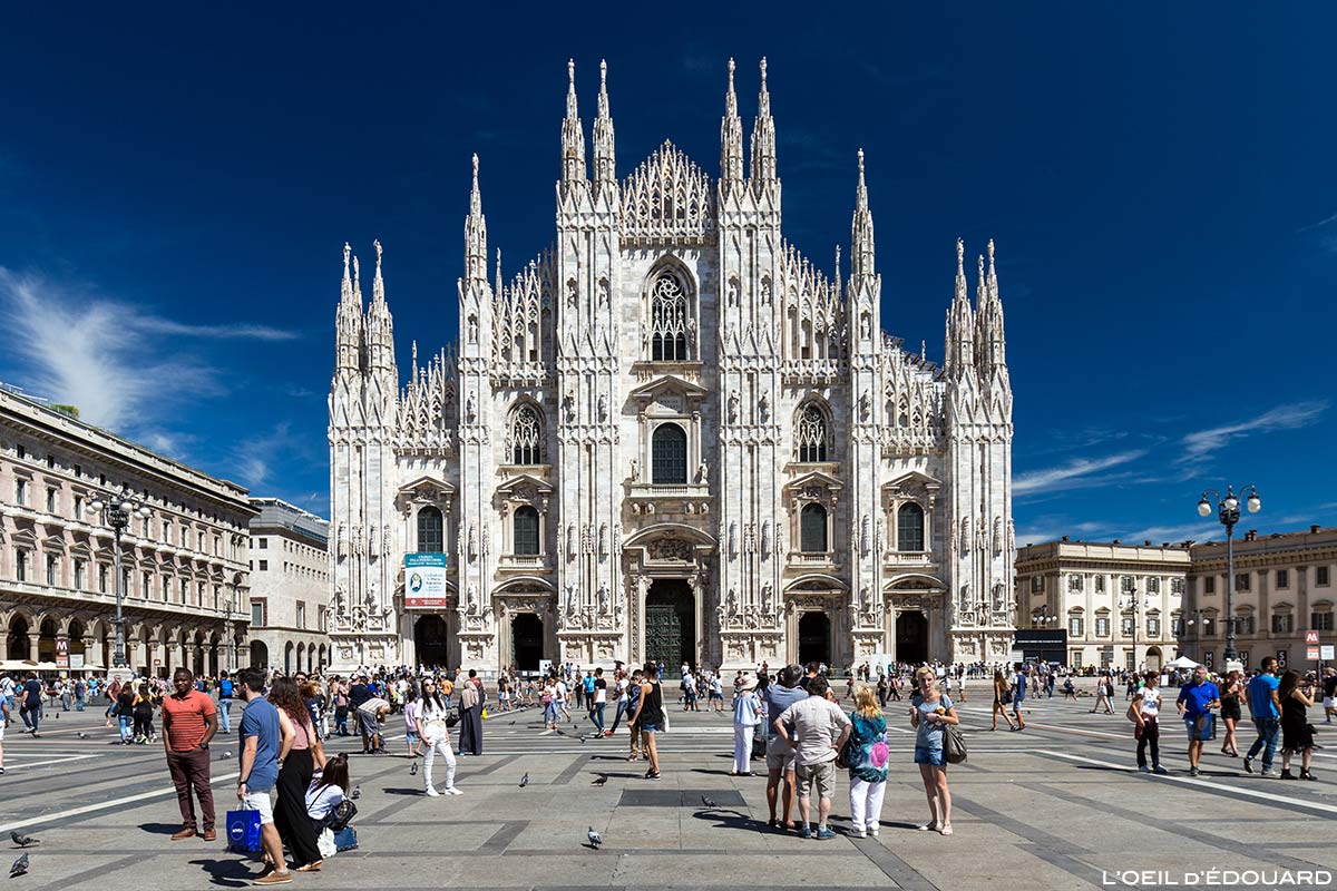 Façade NéoGothique de la Cathédrale Duomo de Milan sur la Piazza del Duomo Milano © L'Oeil d'Édouard