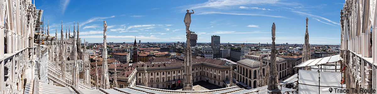 Vue sur Milan sur le Toit Terrasse au sommet de la Cathédrale de Milan - Duomo di Milan