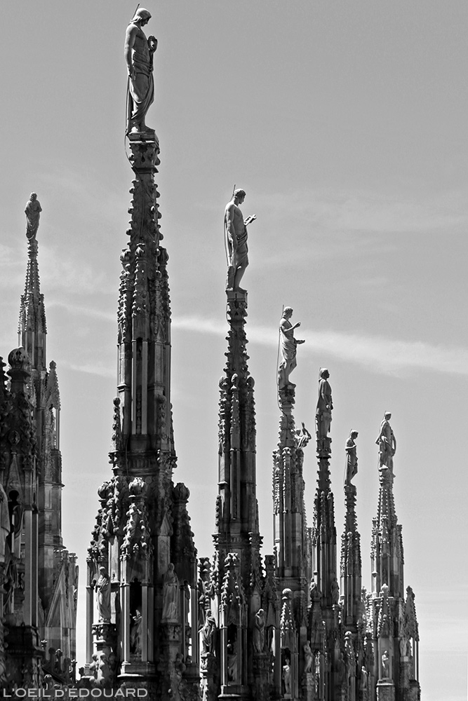 Sculptures statues sur les flèches de la Cathédrale du Duomo de Milan - Architecture Gothique - Duomo di Milano © L'Oeil d'Édouard