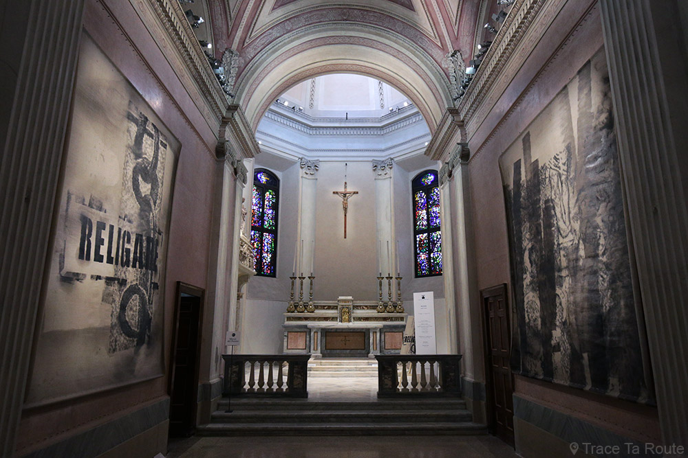 Église Chiesa San Gottardo de Milan - autel intérieur exposition art contemporain