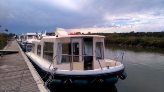 Base de Carnon, prise en main de notre bateau : le Goujon. Un Eau Claire 930. Loaction de bateau sans permis, Les Canalous
