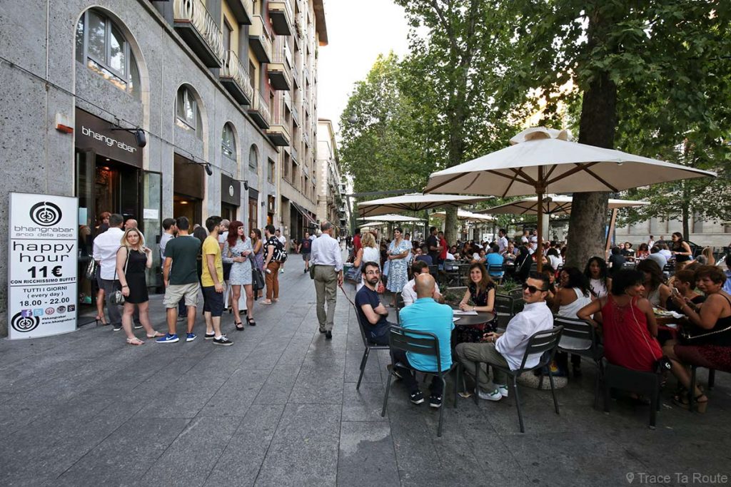 Happy hour aperitivo - Terrasse du Bar Bhangrabar de Milan, Corso Sempione