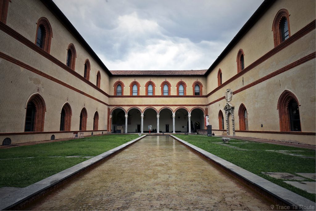 Cour Château Castello Sforzesco de Milan