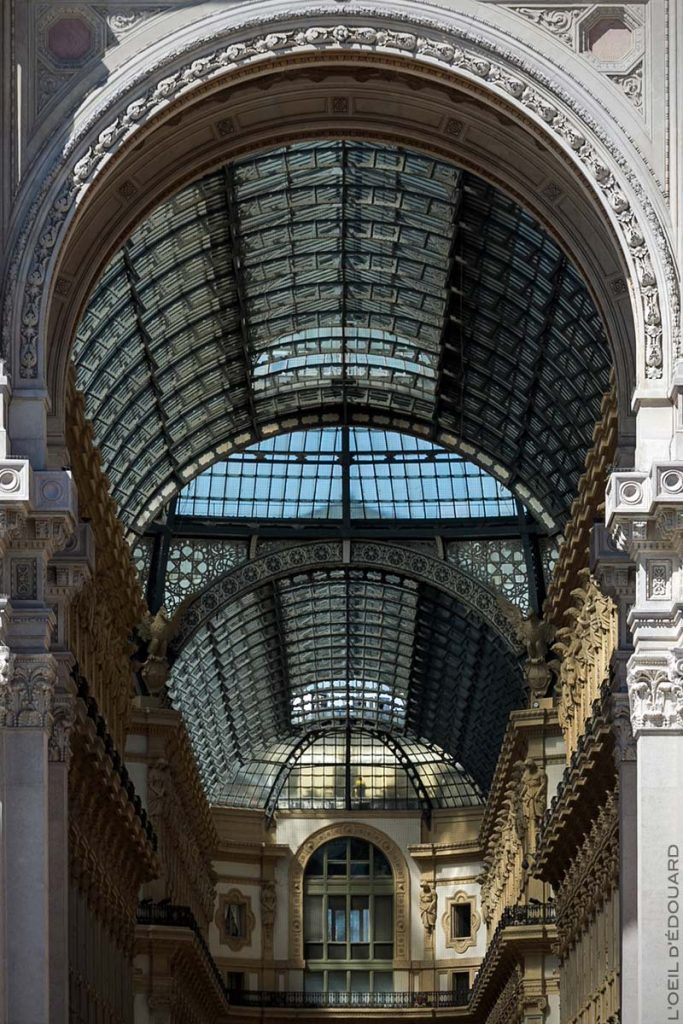 Porte Sud et Verrière de la Galleria Vittorio Emanuele II de Milan depuis la Piazza del Duomo di Milano © L'Oeil d'Édouard