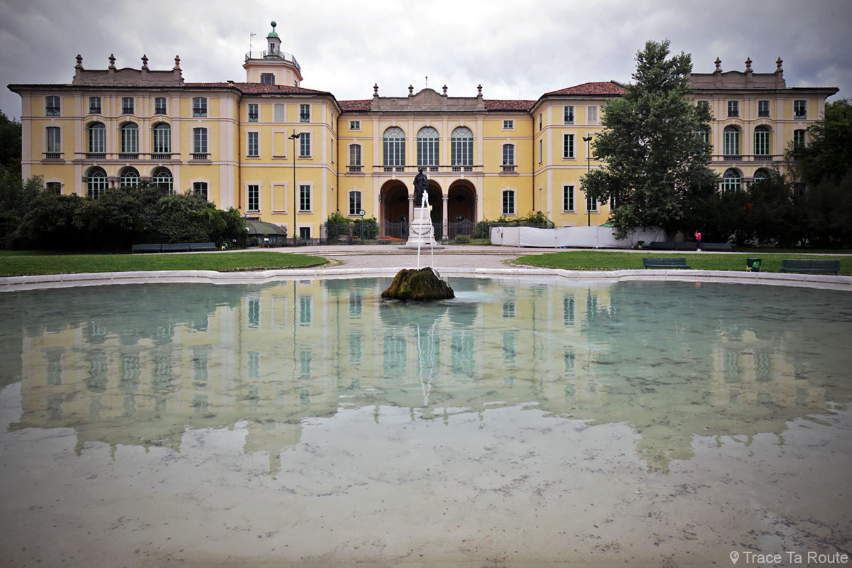 Fontaine et Palazzo Dugnani au Giardini Pubblici Indro Montanelli de Milan