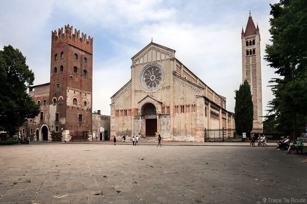 Parvis et façade de la Basilique San Zeno de Vérone - Piazza San Zeno et architecture extérieure Basilica San Zeno Maggiore di Verona