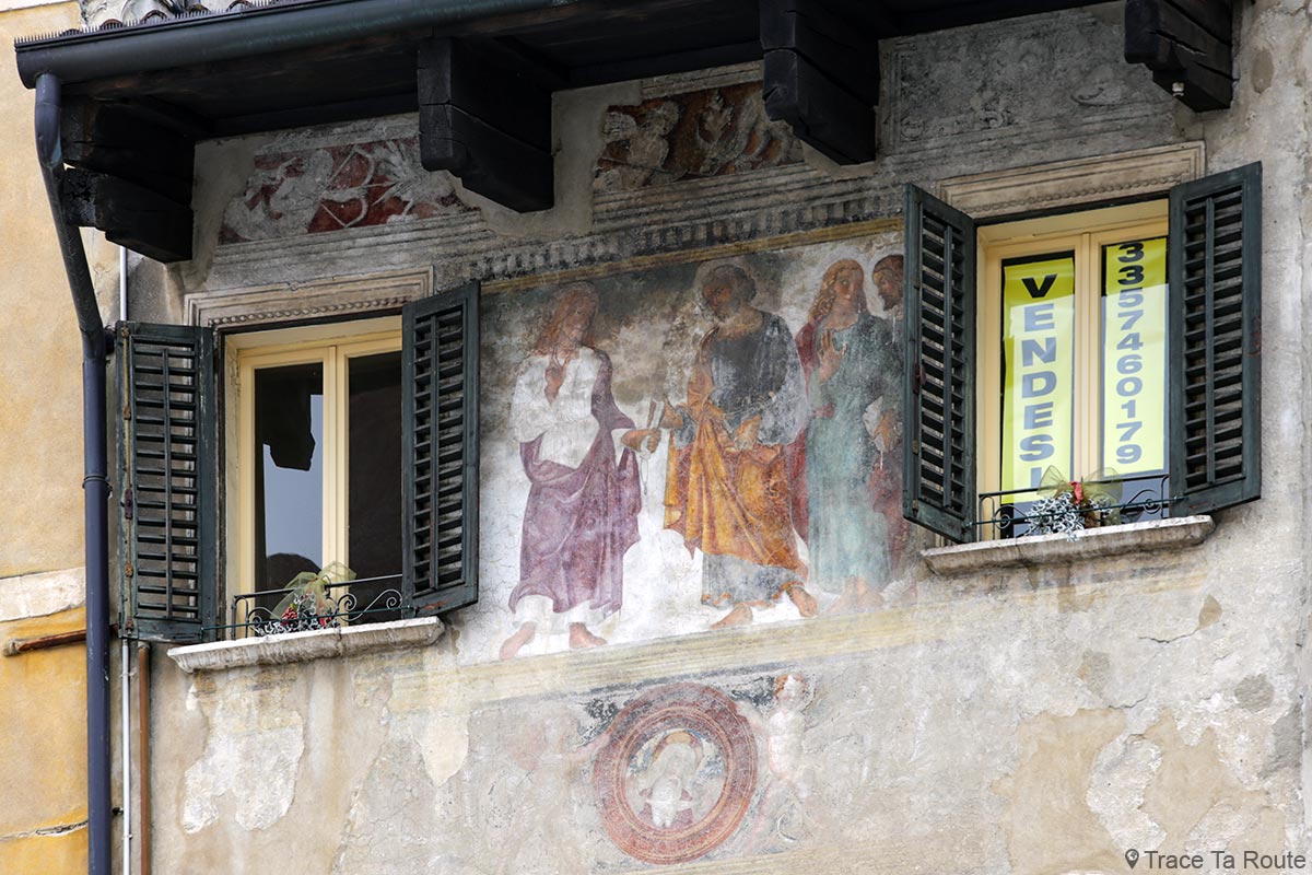 Fresque sur une façade de la PIAZZA DELLE ERBE de VÉRONE
