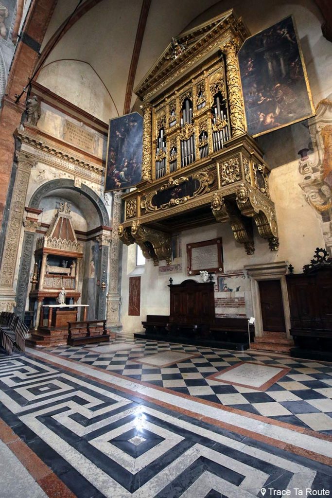 Orgue peint par Biagio Falcieri et Chapelle Mazzanti, Intérieur Cathédrale Santa Maria Matricolare de Vérone - Duomo di Verona