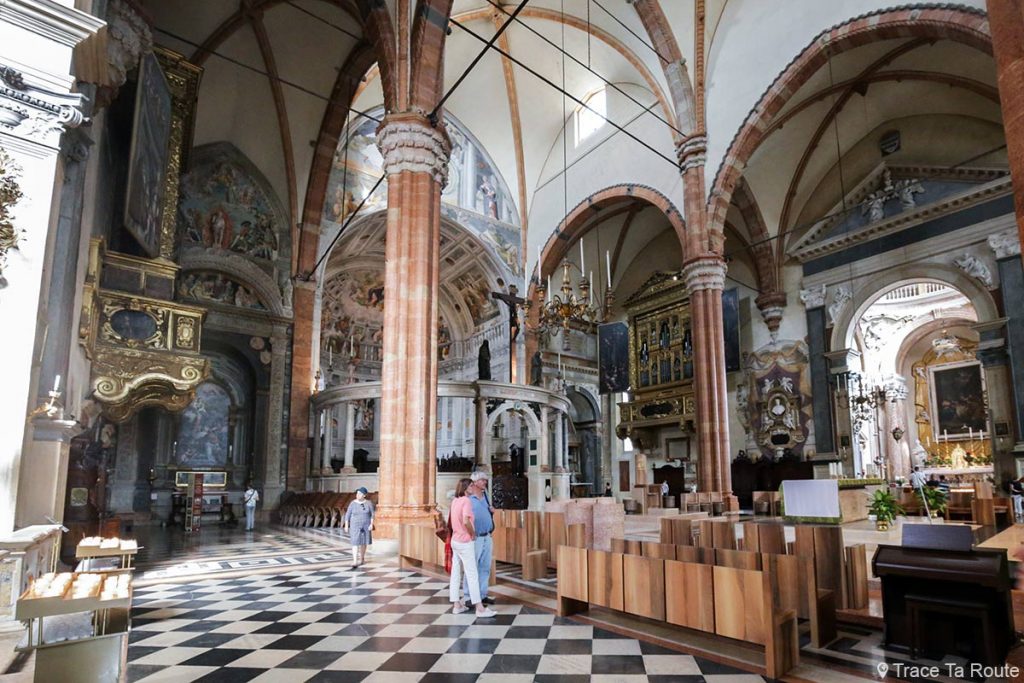 Intérieur Nef Cathédrale Santa Maria Matricolare de Vérone - Duomo di Verona
