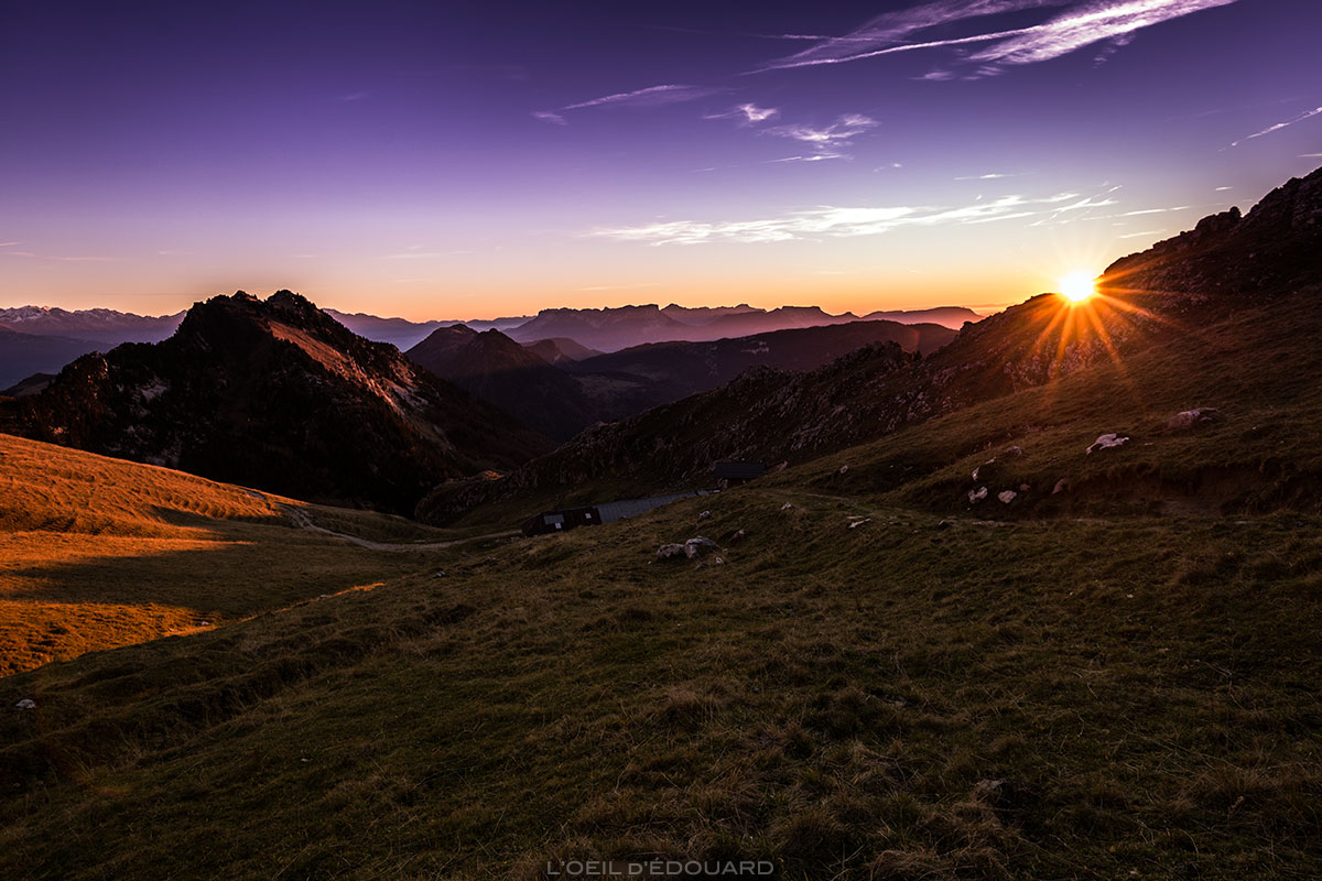 Coucher de soleil au Chalet de Rossane, Mont Colombier, Massif des Bauges Savoie © L'Oeil d'Édouard