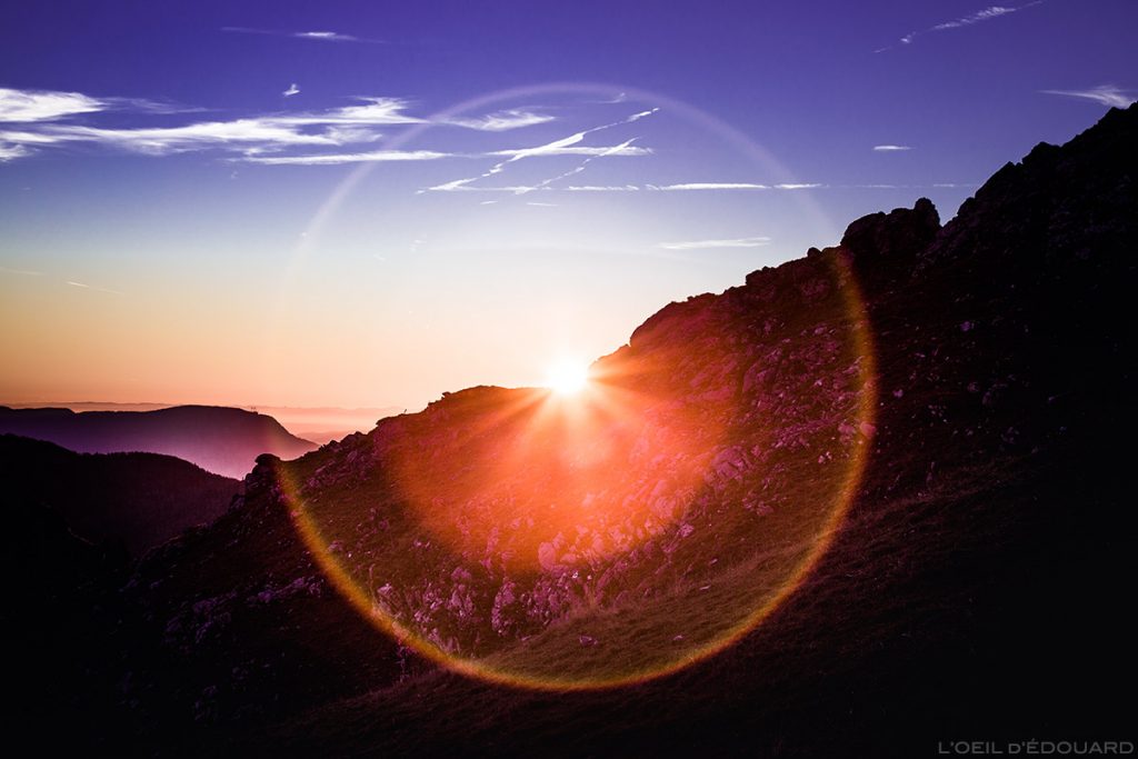 Halo de lumière Coucher de soleil au Mont Colombier, Massif des Bauges Savoie © L'Oeil d'Édouard