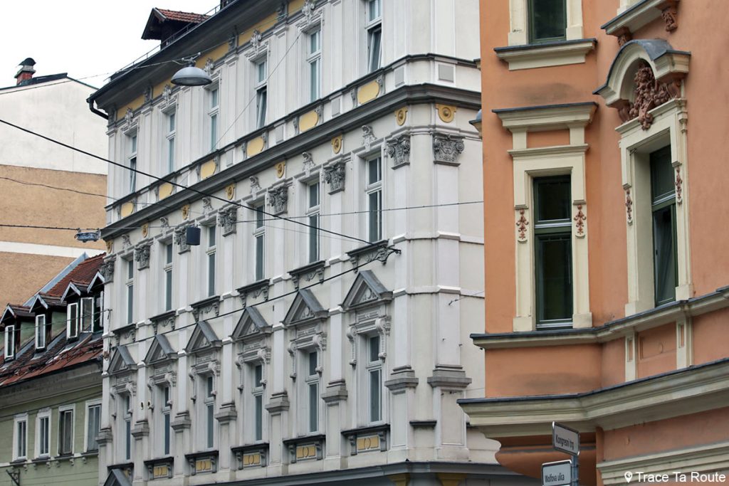Architecture façade d'un bâtiment dans la rue Wolfova ulica de Ljubljana, Slovénie