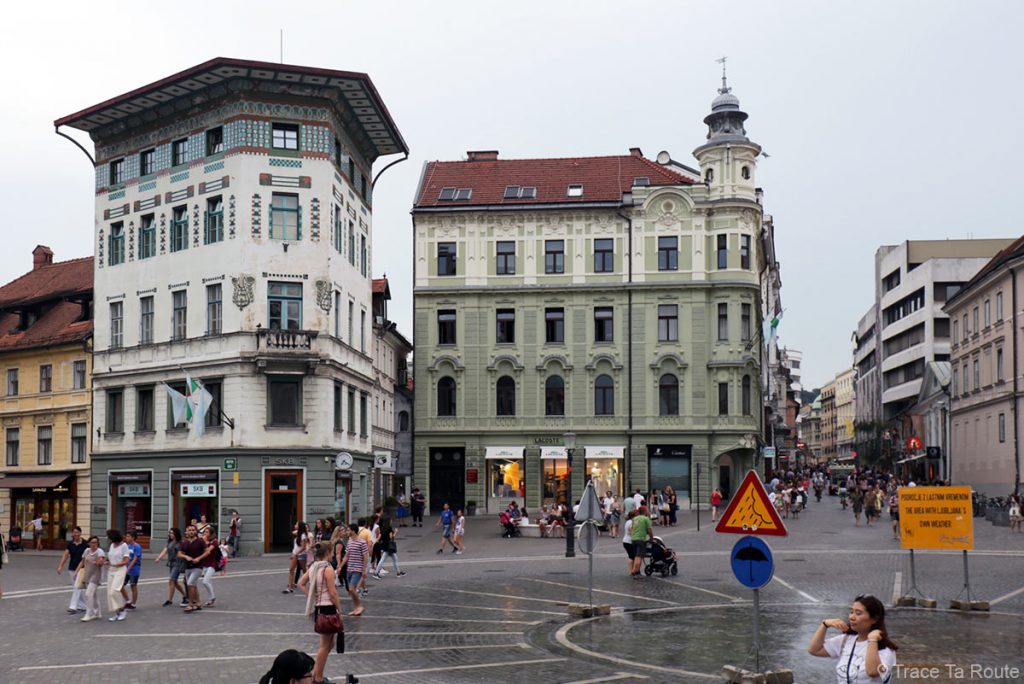 La Place Prešernov trg de Ljubljana et la Hauptmannova hiša, Slovénie - Slovenia / Slovenija