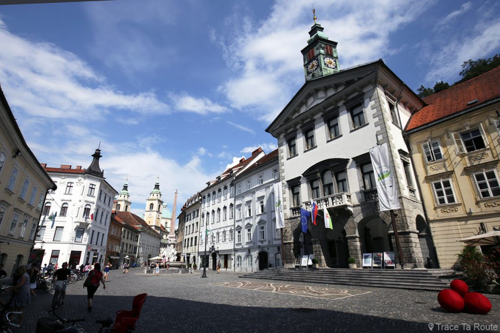 Hôtel de ville de Ljubljana dans la rue Mestni trg, Slovénie - Slovenia / Slovenija