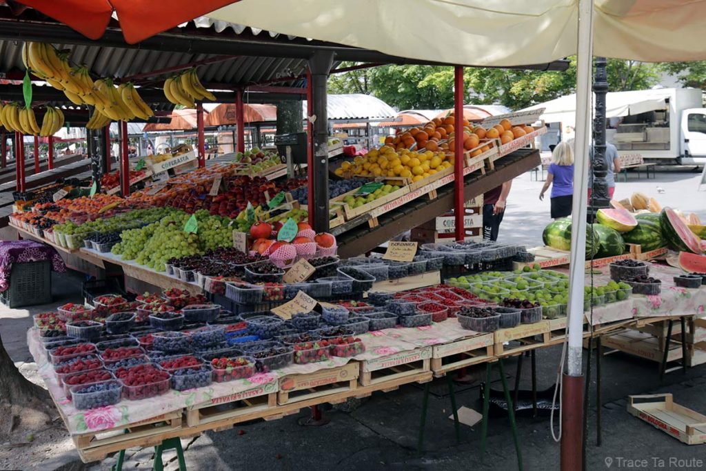 Étals du Marché de fruits et légumes de Ljubljana, Place Vodnikov trg - Slovénie