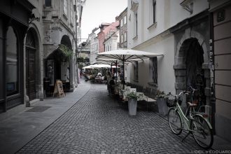 Rue piétonne Strari trg dans la vieille ville de Ljubljana, Slovénie