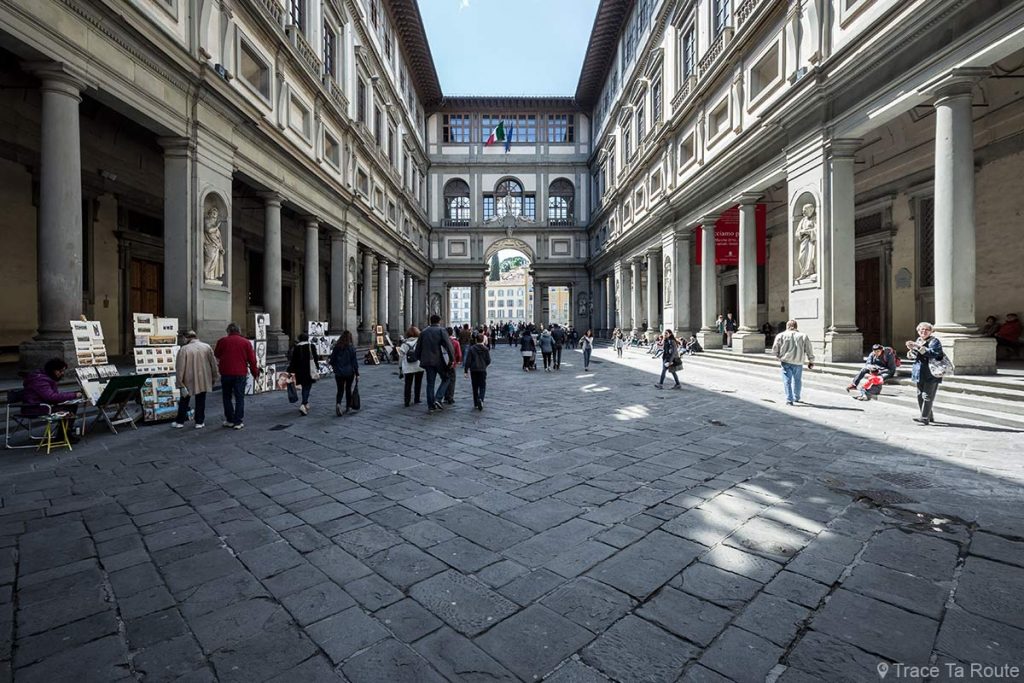 Piazzale degli Uffizi - Musée de la Galerie des Offices de Florence Italie Voyage - Galleria degli Uffizi di Firenze Italia Italy Travel