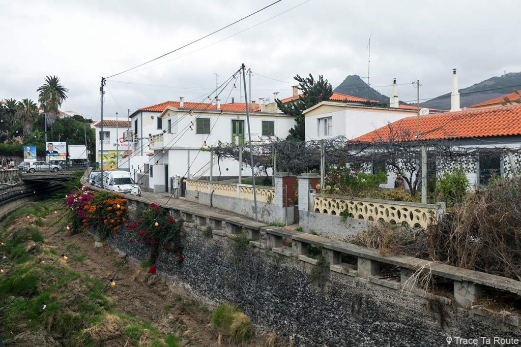 Canal Rua Maximiano de Sousa à Vila Baleira, Île de Porto Santo, Madère / Madeira Islands