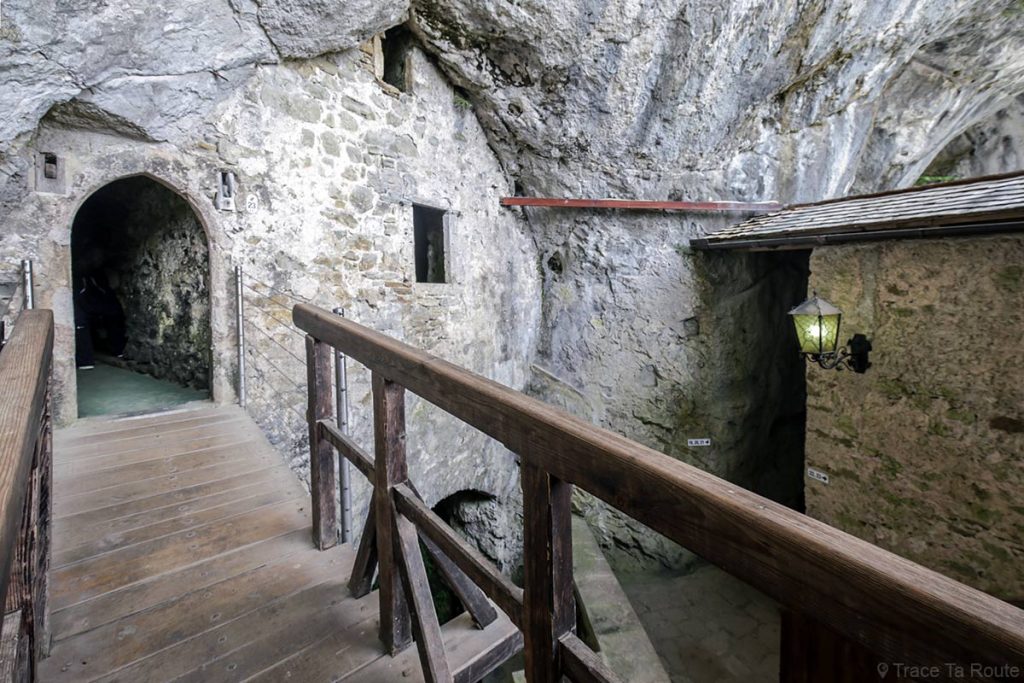 Visite du Château de Predjama, Slovénie - Postojnska jama castle Postojna Slovenia