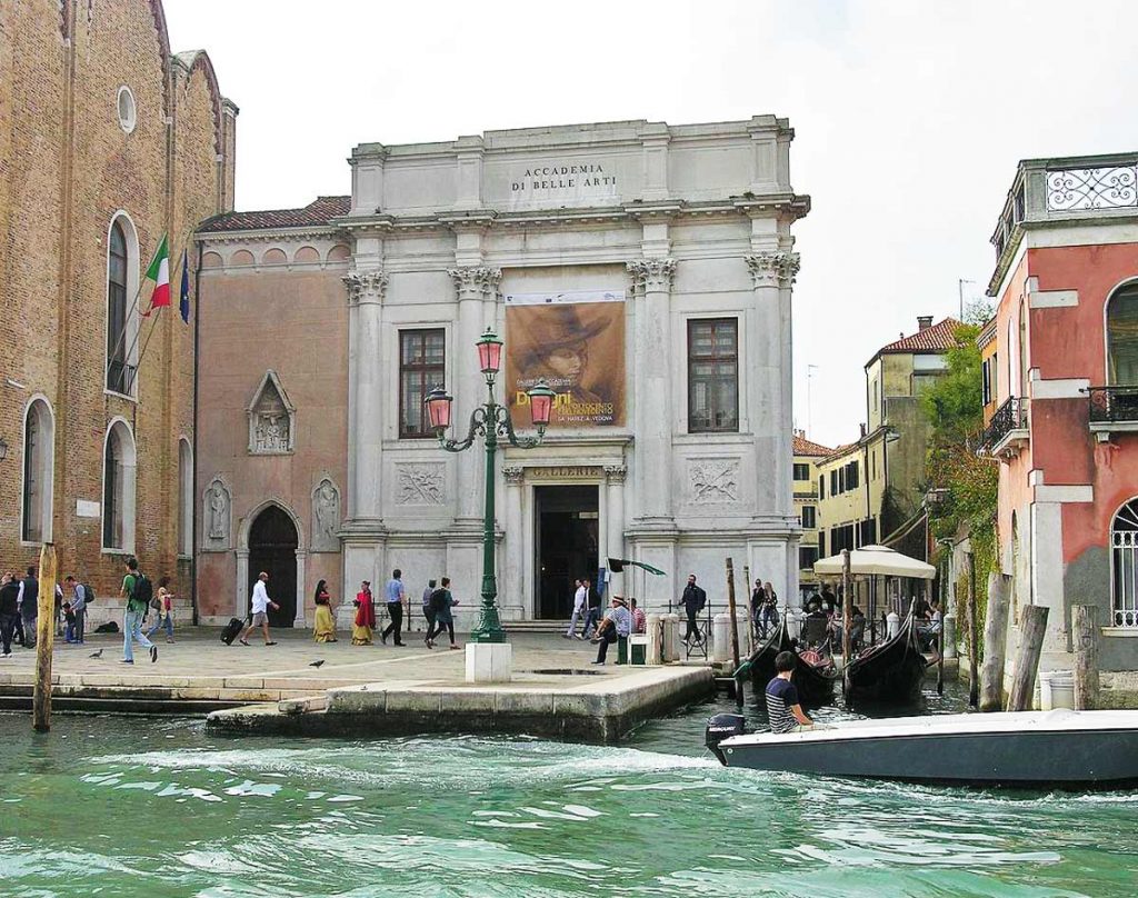 Façade extérieur Gallerie dell'Accademia, Venise / Venezia © Lothar John