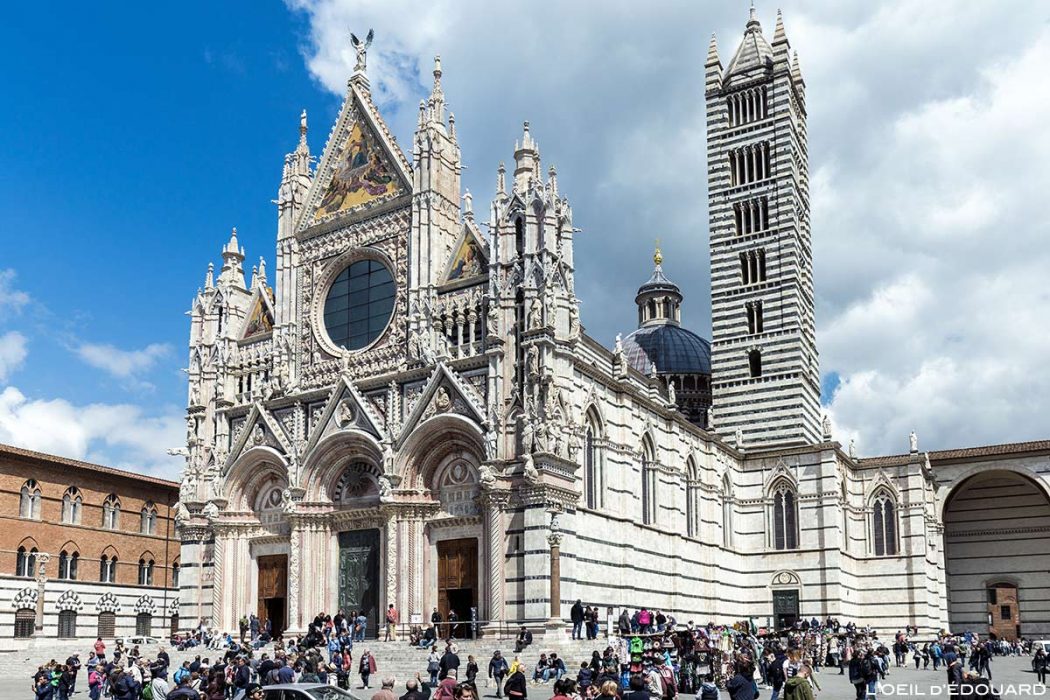 Extérieur Gothique Façade de la Cathédrale de Sienne Duomo di Siena (Santa Maria Assunta)