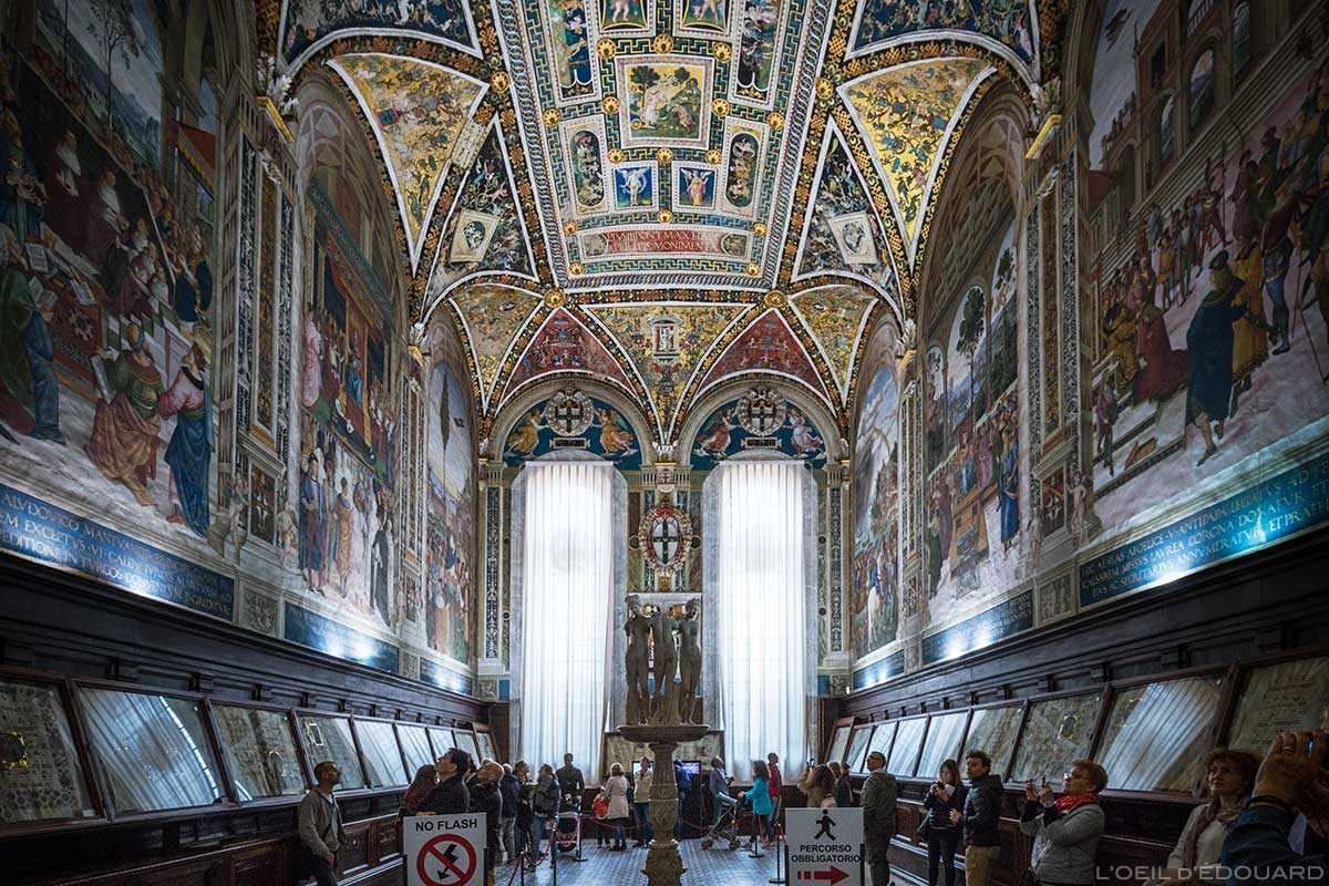 Libreria Piccolomini à l'intérieur de la Cathédrale de Sienne - Duomo di Siena (Santa Maria Assunta) : Fresques de Pinturricchio affreschi