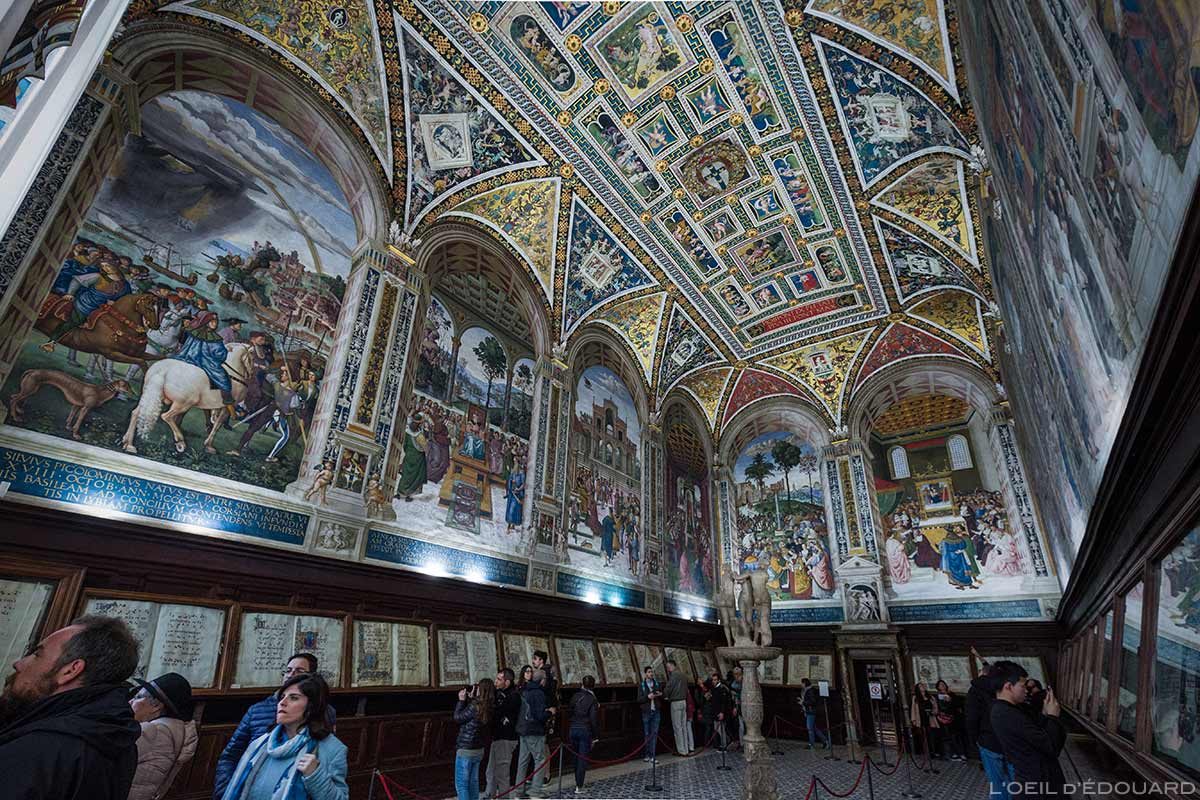 Libreria Piccolomini à l'intérieur de la Cathédrale de Sienne - Duomo di Siena (Santa Maria Assunta) : Fresques de Pinturricchio affreschi