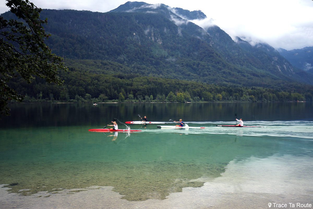 Activité kayak sur le Lac de Bohinj, Slovénie - Bohinj Lake, Slovenia / Bohinjsko jezero, Slovenija