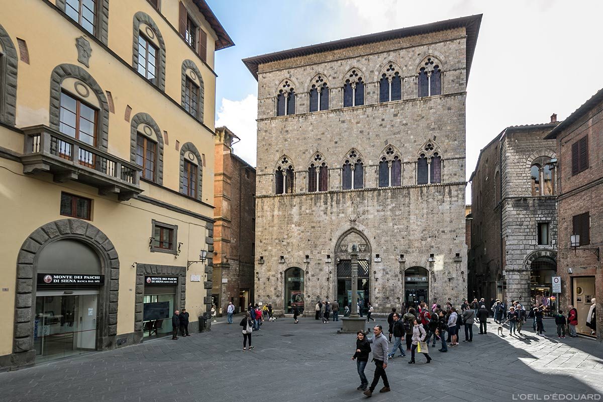 Visite de Sienne : Lapide della Divina Commedia di Pia de' Tolomei, Piazza Tolomei, Siena