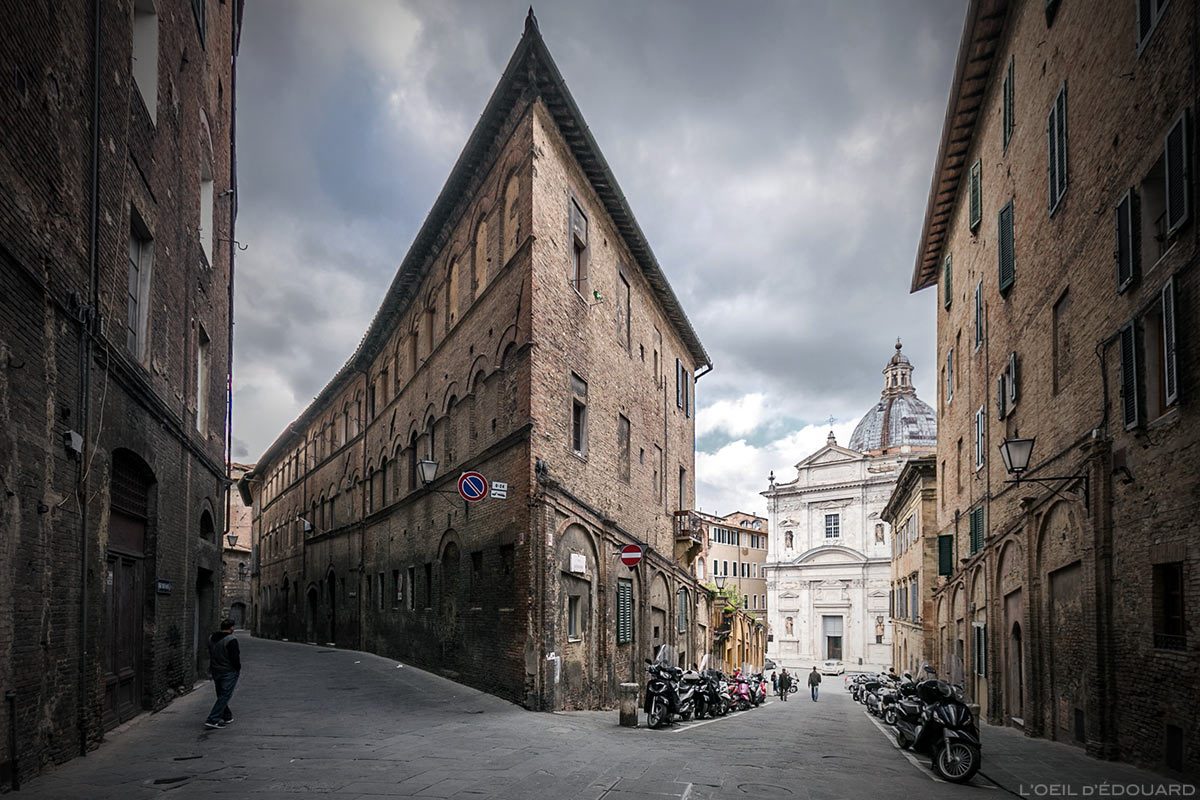 Visite de Sienne : rue via Sallustio Bandini, Siena