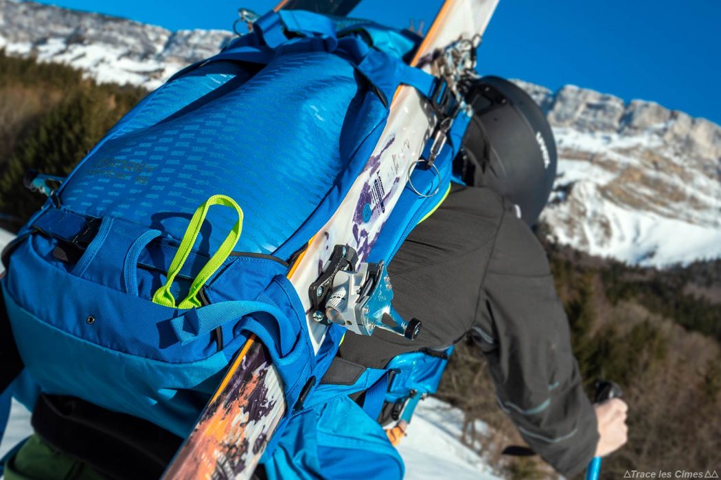 Test Sac à dos ski de randonnée Osprey Kamber 32 litres : portage des skis latéral