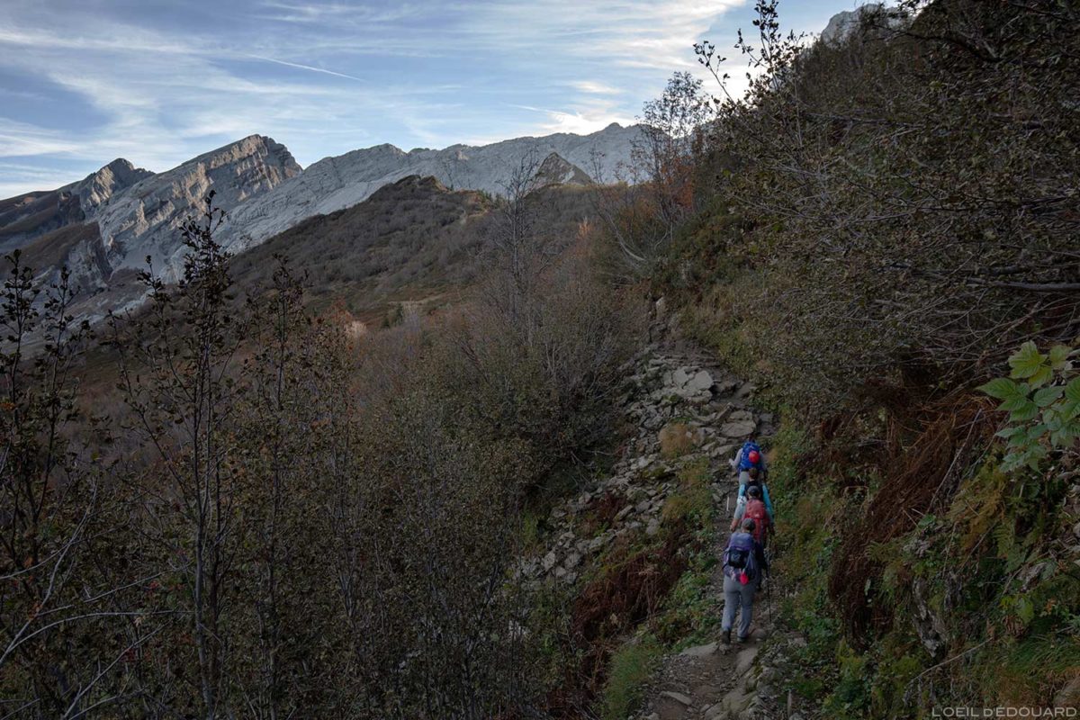 Sentier de randonnée au Col des Annes dans les Aravis / Haute-Savoie, Alpes